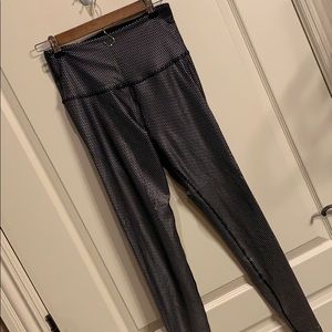 Beyond Yoga Spot On High Waisted Midi Legging.
